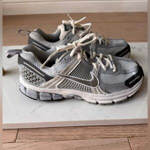 Nike Big Kids Vomero 5 Casual Sneakers Sz: 4.5Y